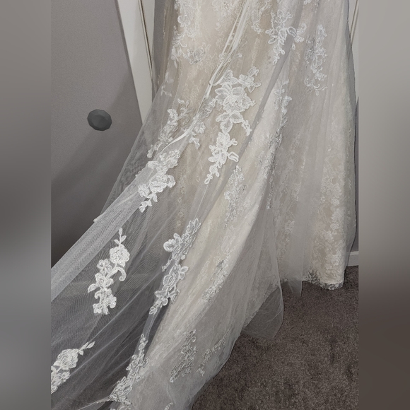 Wedding Dress - NWT Jewel by David's Bridal - Picture 4 of 11